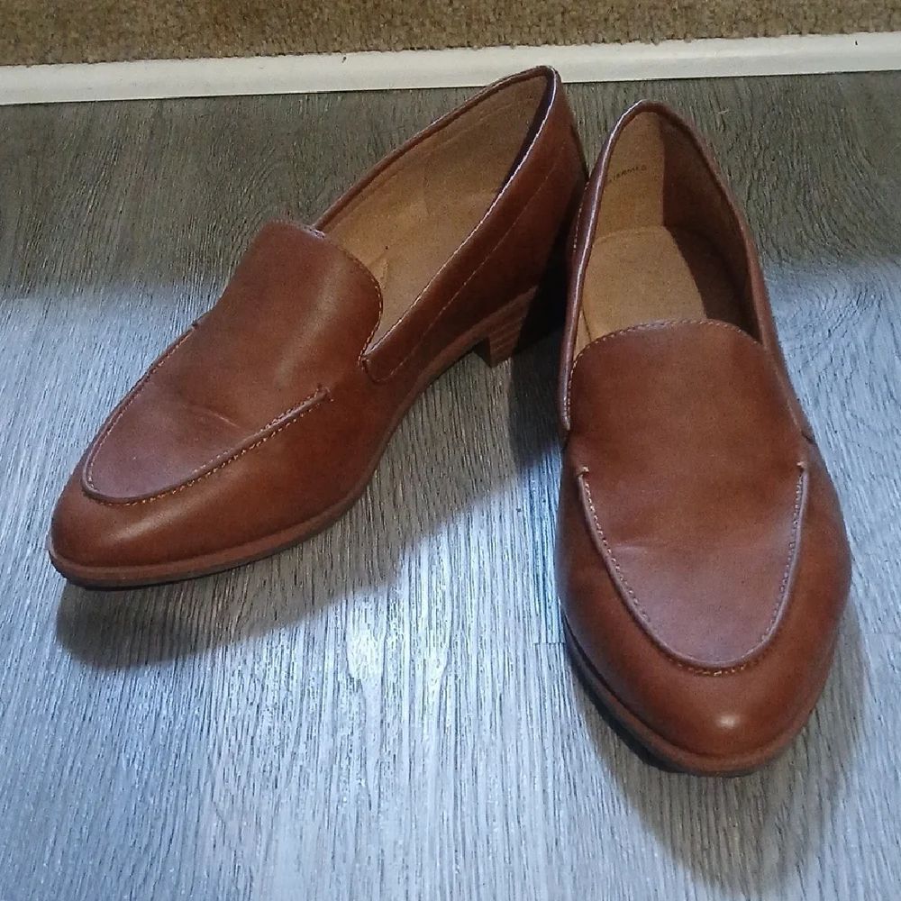 Comfortable Women's Tailored Loafer Dark Tan Faux Leather Sz 10W EUC worn once